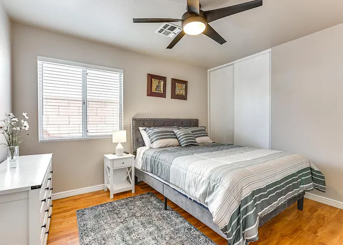 W/ Fenced-in Yard & Patio! * Peoria