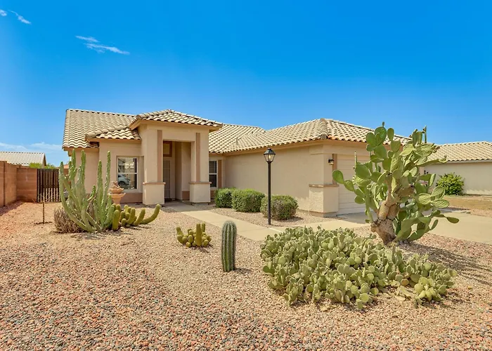 W/ Fenced-in Yard & Patio! Holiday home Peoria